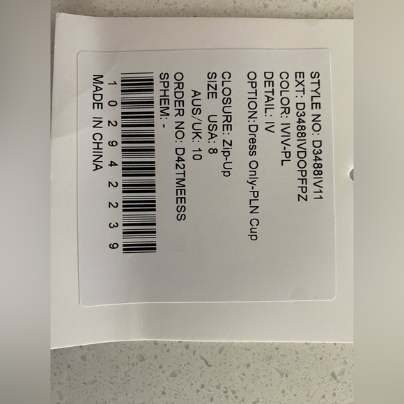 D3488 wedding dress by Essense of Australia - Picture 4 of 9